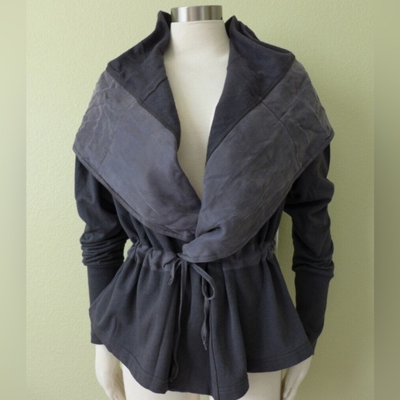 Young, Fabulous and broke jacket - Picture 5 of 9